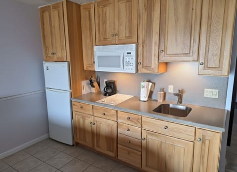 Studio, 1 King Bed with Sofa bed, Kitchenette, Bay View | Soundproofing, iron/ironing board, free WiFi, bed sheets