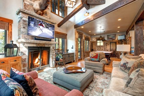 Townhome, 4 Bedrooms (Hot Tub, Ground Floor, (PRH-685)) | Living room | TV, fireplace, DVD player