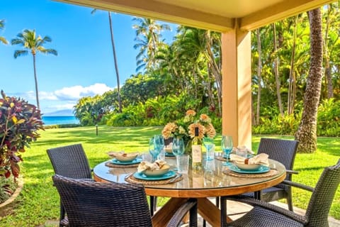 Villa, 2 Bedrooms (Ocean View, Sleeps 6 (POL-109)) | Outdoor dining