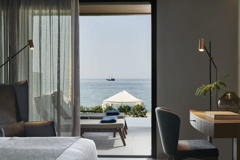 Executive Double Room, Ocean View | Memory foam beds, in-room safe, desk, blackout drapes