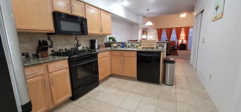 Kitchen - Fully equipped with all appliances.