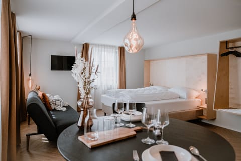 Standard Apartment | In-room dining