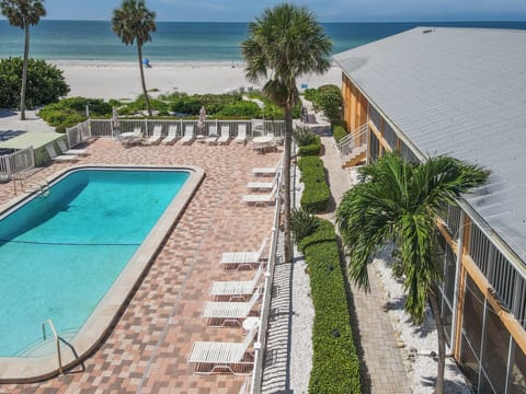 Great pool and beach proximity!