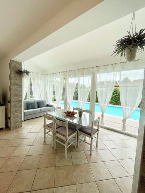 Villa, 3 Bedrooms, Private Pool, Garden View | Dining room