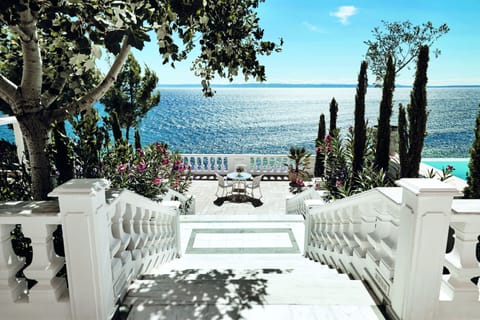 Elite Villa (White) | Terrace/patio