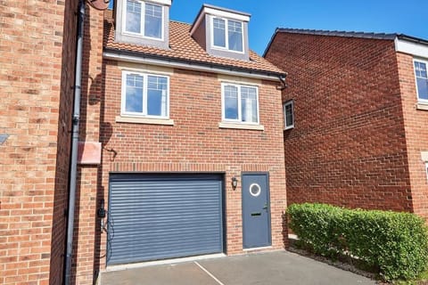 Castle View, Seahouses - Host & Stay