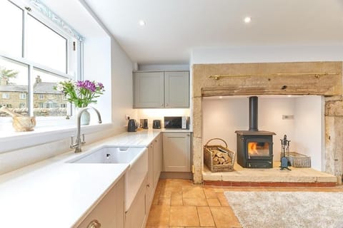 Maggies, Wall - Host & Stay