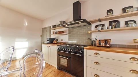 Peacock House, Tynemouth - Host & Stay
