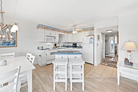 Grab a quick bite before hitting the Beach at the Breakfast Bar.