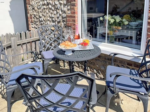 Sitting-out-area | Sea La Vie, Sheringham