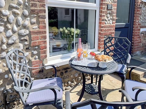 Sitting-out-area | Sea La Vie, Sheringham