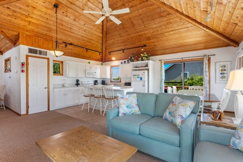 Follow the stairs up to the top level where you will be met with glorious Ocean Views and brilliant natural light in the Living Area.