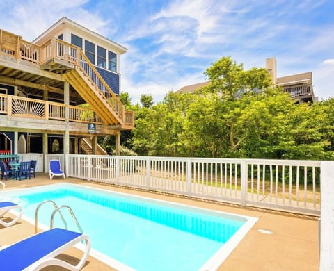Add pool heat for free when you stay between May and September 2026!
