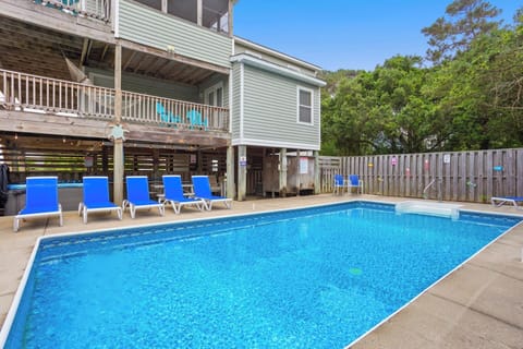 Take a dip in the gorgeous Private Pool out back at Pipers Paradise!