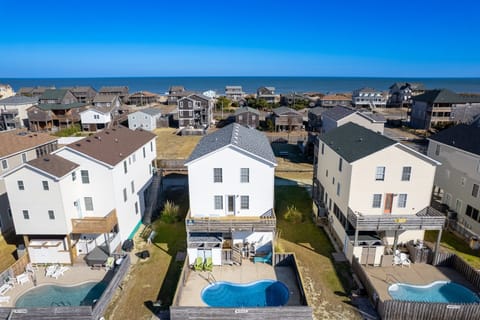 Located in the heart of Nags Head, and just 100 yards away from the nearest beach access, this spacious retreat features all the beautiful ocean views that you dream of all year long.