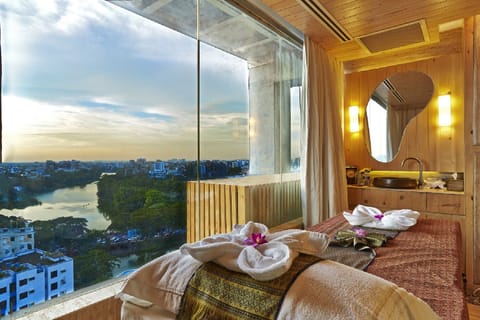 Couples treatment rooms, sauna, body treatments, aromatherapy