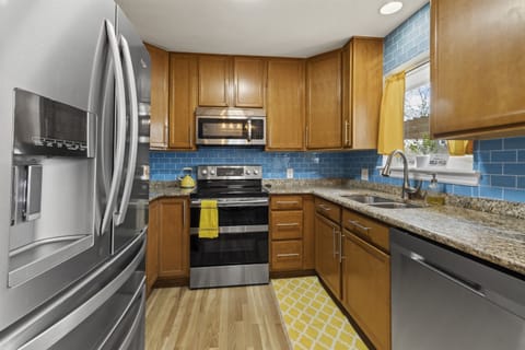 Design the ultimate culinary haven with a meticulously planned kitchen layout. From efficient workspaces to stylish accents, every detail contributes to a space where cooking becomes an art.