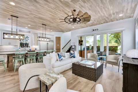 6-seat Golf Cart FREE during your stay! 2 minutes to the beach. Sleeps 26, 7 bedrooms, 7 bath, and 16 beds. Game room and bunk rooms. Heated pool steps from the house!