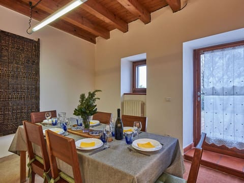 Table, Furniture, Property, Window, Tableware, Chair, Wood, Tablecloth, Kitchen & Dining Room Table, Interior Design