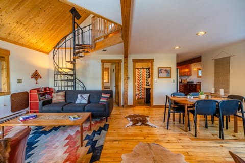 Alpine Haus offers an open concept Great Room featuring a tasteful Retro Chic decor.