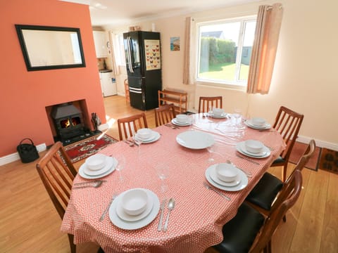 Cottage | Dining