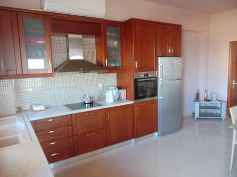 Comfort House, 1 Bedroom, Balcony, Beachfront | Private kitchen | Full-size fridge, oven, dishwasher, coffee/tea maker