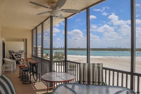 Million $ View from your Penthouse Screened In Lanai 