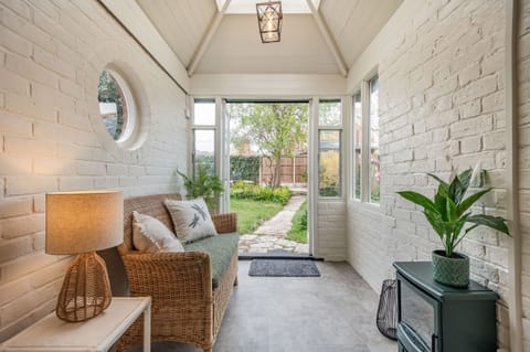 Cottage | Living room | Fireplace