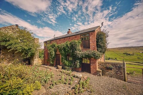 The Red Brick Barn, Rookhope - Host & Stay