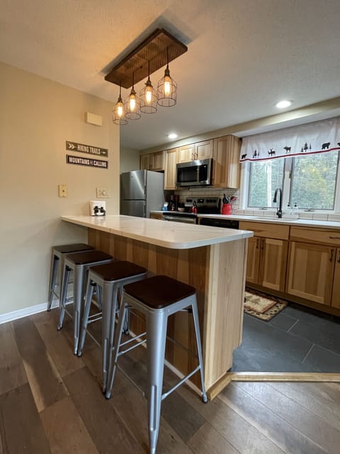 Peninsula seating for 4