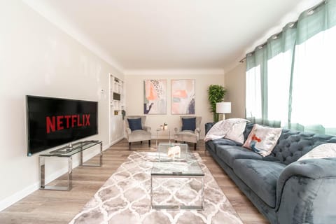 This spacious, bright and airy bungalow is the perfect place for your next trip!