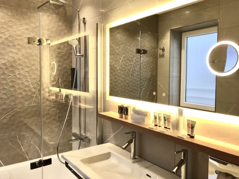 Free toiletries, hair dryer, bathrobes, towels