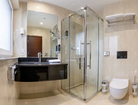 Rainfall showerhead, hair dryer, towels, soap