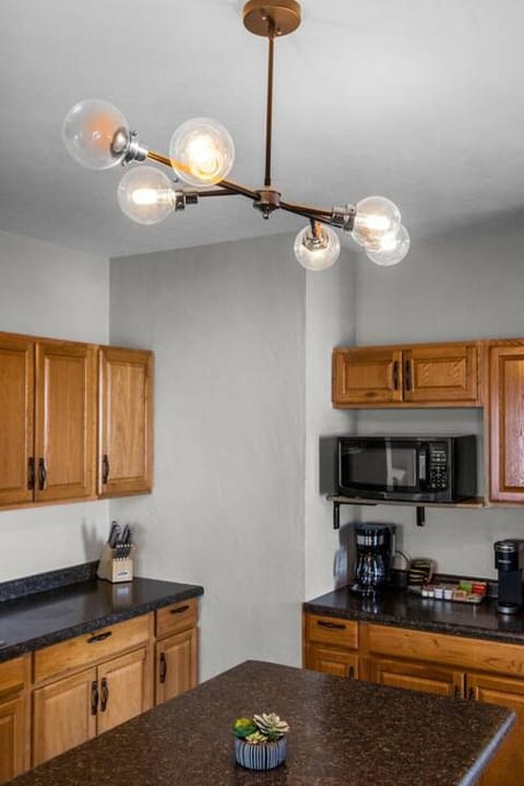 Ample lighting in the kitchen for when you want to prepare a meal!