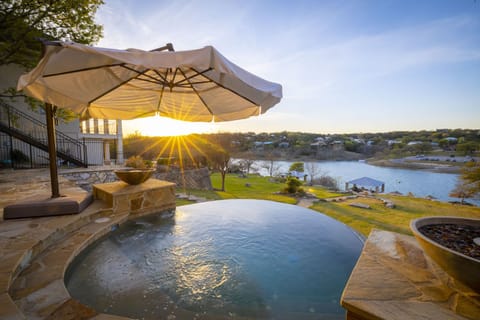 Infinity pool + lake access