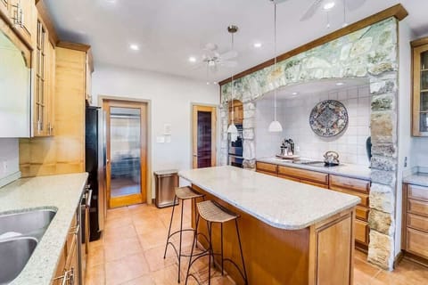 Fully equipped kitchen to prepare your meals!