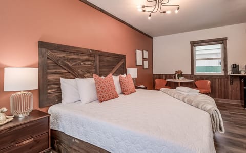 "Beautifully decorated and extremely clean – I LOVED my stay!" Review – Melissa B