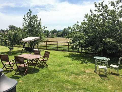 Garden | Lake View - The Old Strawberry Barn Studios, Cheddar