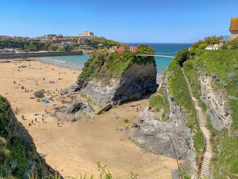 To the north Towan Beach 2 minutes walk | Summer Breeze, Newquay