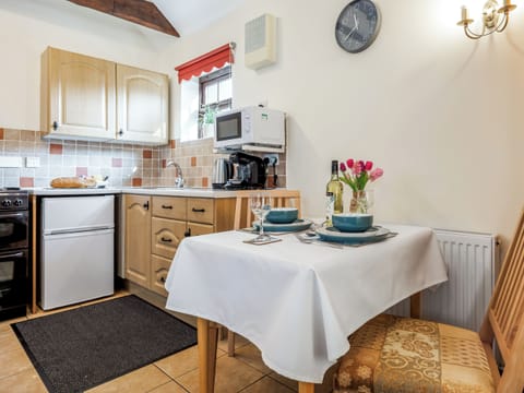 Kitchen/diner | Owl&rsquo;s Roost - Holly Hedge Farm, Holly Hedge Farm