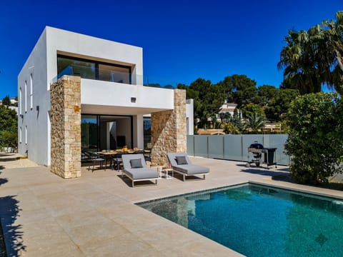 Beautiful Villa in Benissa with swimming pool, terrace and garden, equipped with furniture to enjoy a pleasant stay.