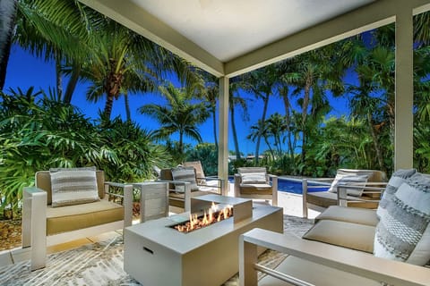 Outdoor lounge area with Firepit