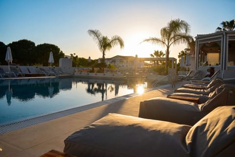 Seasonal outdoor pool, open 8:00 AM to 8:00 PM, pool umbrellas