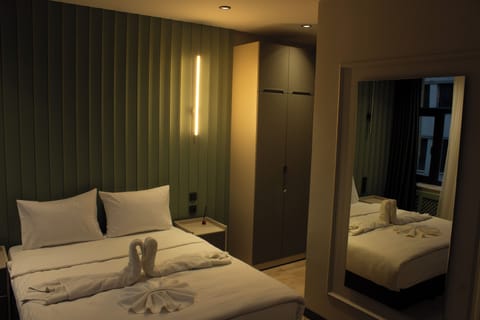 Deluxe Double Room | Egyptian cotton sheets, premium bedding, Tempur-Pedic beds, desk