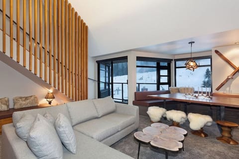 Livingroom with Mountain View