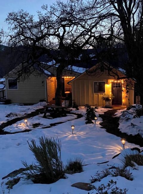 House when it is snowing