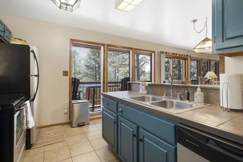 Full kitchen with dishwasher, stove, refrigerator, garbage disposal, and ice maker