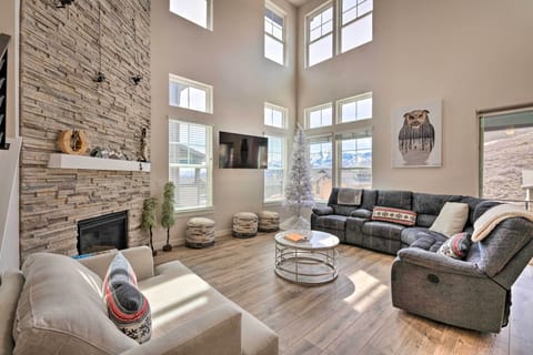 Hideout Vacation Rental | 4BR | 3.5BA | 2,300 Sq Ft | 4 Stairs to Enter