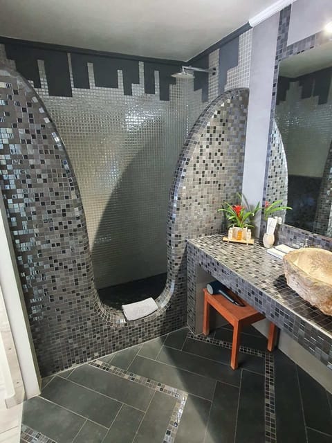 Superior Suite, Hot Tub, Sea View | Bathroom | Shower, slippers, towels