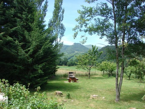 City Cottage, Ensuite, Mountain View | Garden